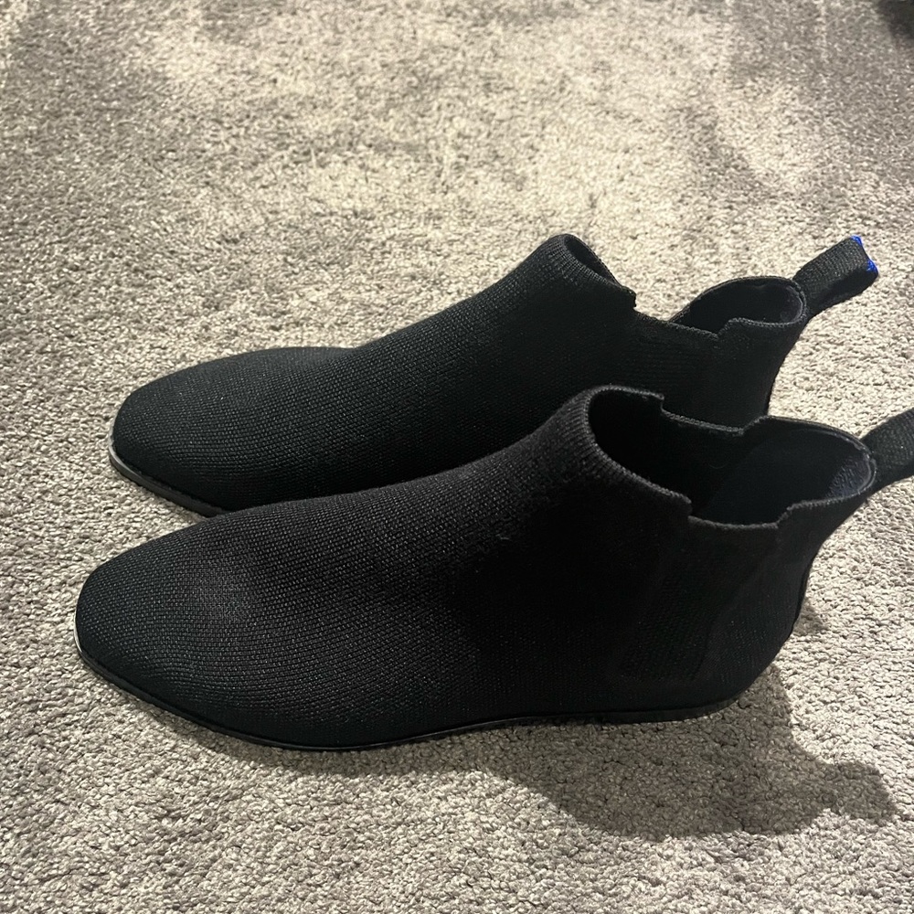 Rothy’s Onyx Black Merino Wool ankle boots.        Size: 10